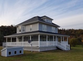 4625 Hank Ln, Potosi, WI 53820