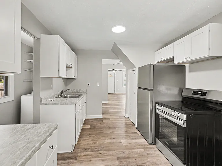 412 Scott St — Photo 5