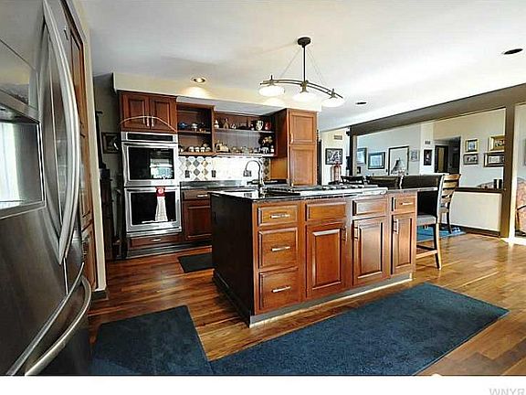 5th image of 68 Buttonwood Ct