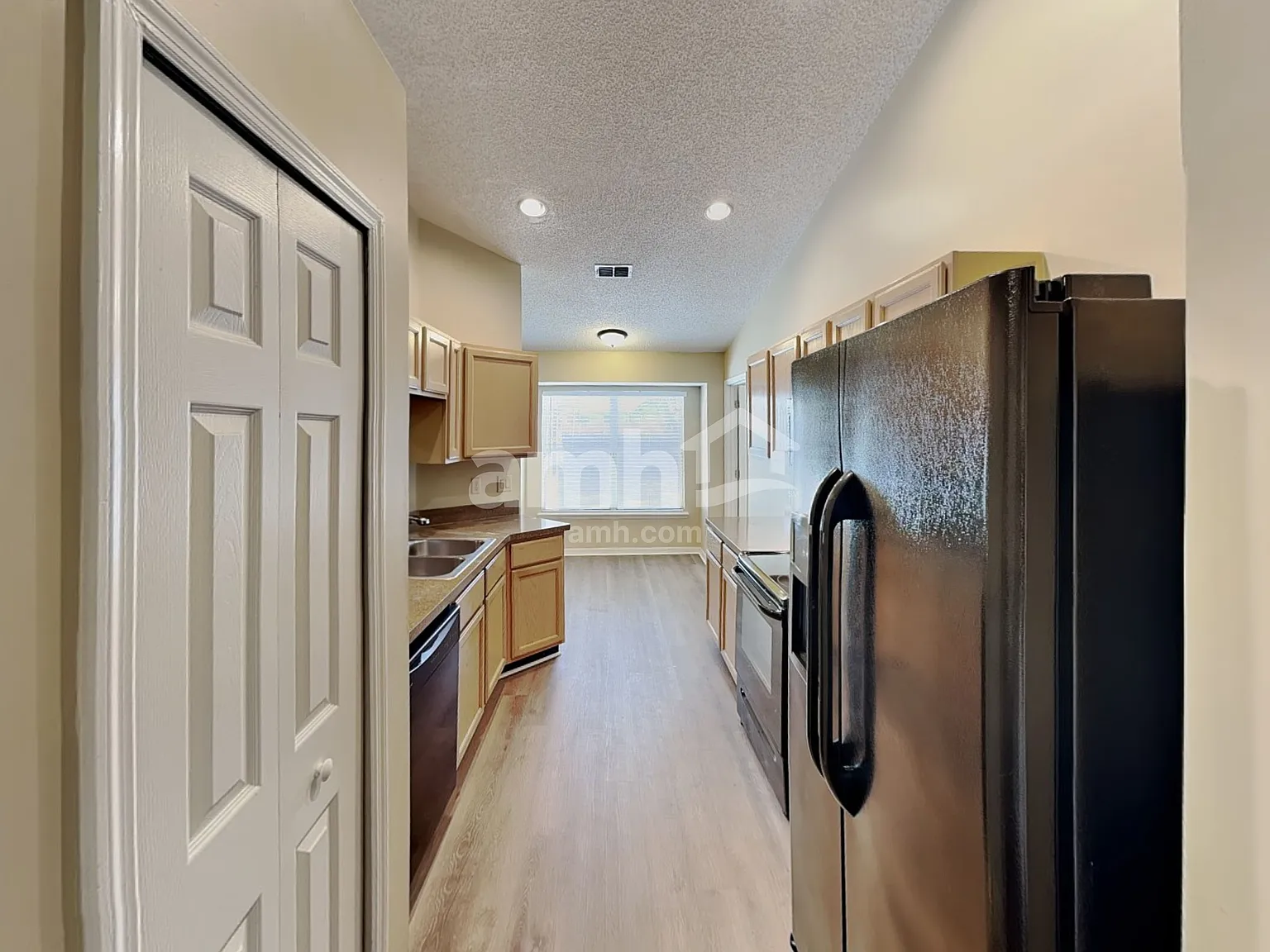 3 bed, 2.0 bath, 1721 sqft, $2,000 — Photo 4
