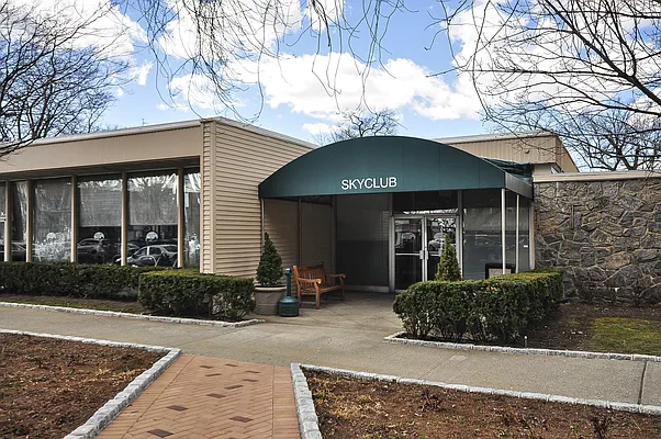 Sold by Re/Max In The City | media 22