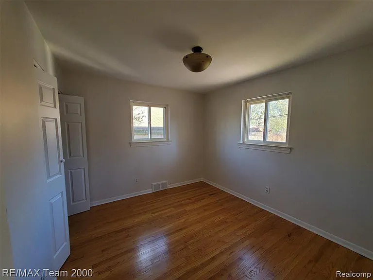 5637 Merrick St — Photo 12