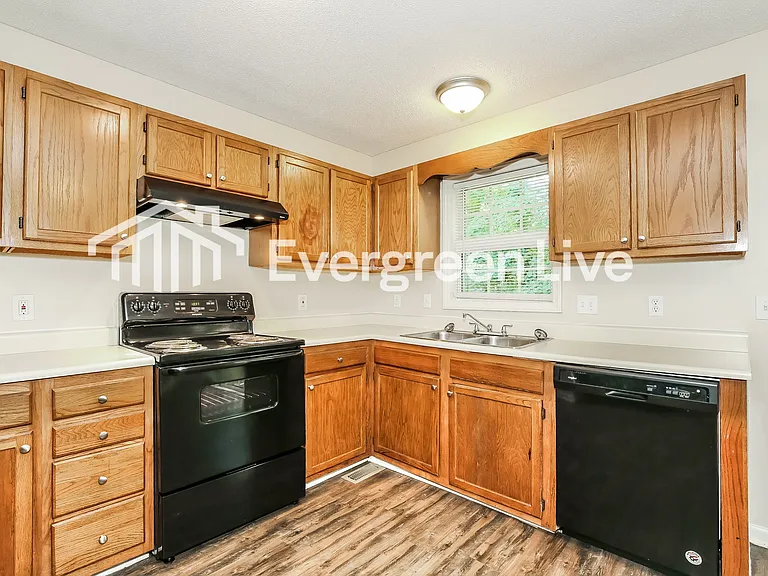 707 Grand St — Photo 8