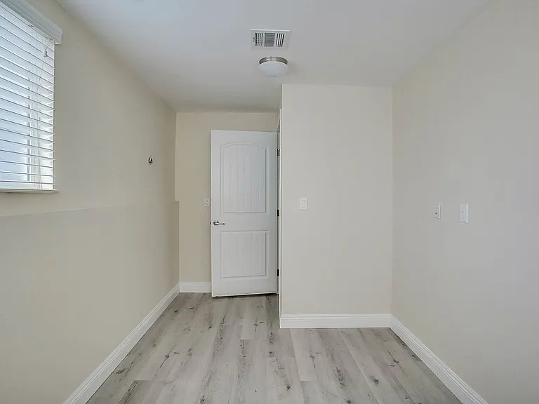 501 E 99th St #10 — Photo 12