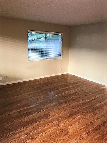 623 W 6th Ave #11 — Photo 3