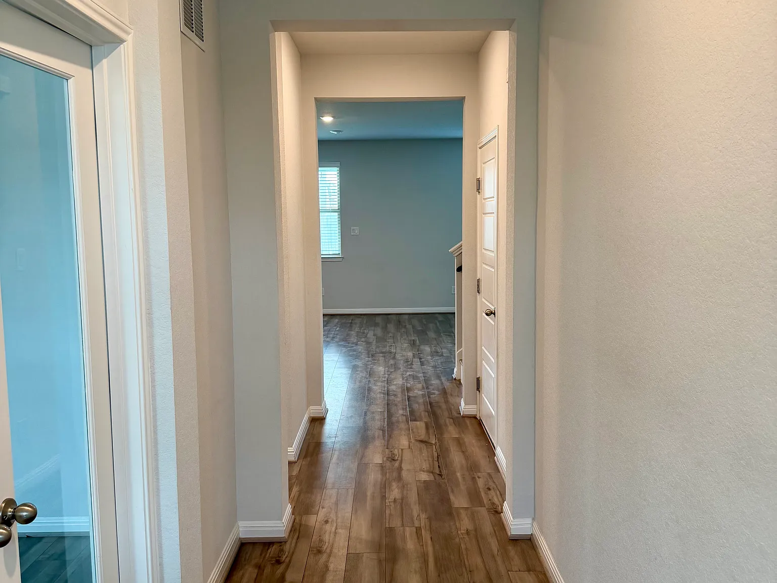 4 bed, 2.5 bath, 2334 sqft, $2,100 — Photo 3