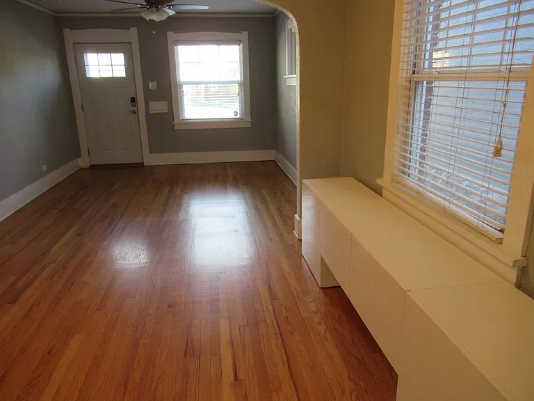 Dining rm to front door