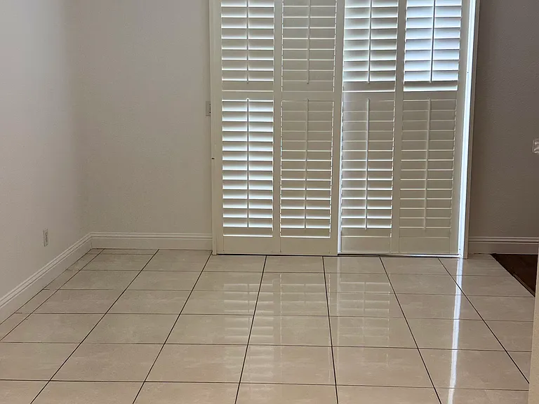 1562 Berkshire Dr — Photo 6