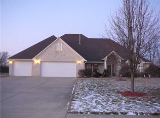 1520 N Manchester Dr, Greenfield, IN 46140