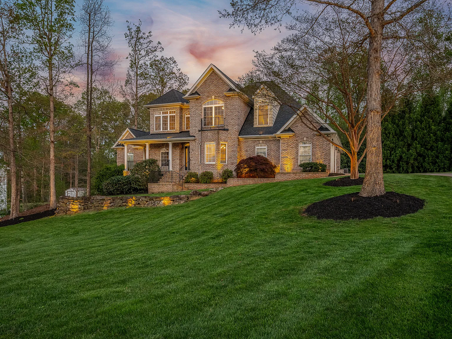 5 bed, 3.5 bath, 3263 sqft, $3,600 — Photo 3