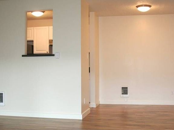 Dining nook & kitchen