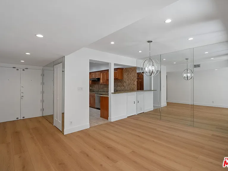 4807 Woodley Ave #309 — Photo 6