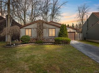 238 Brockmoore Dr, East Amherst, NY 14051