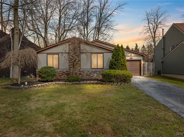 238 Brockmoore Dr, East Amherst, NY 14051