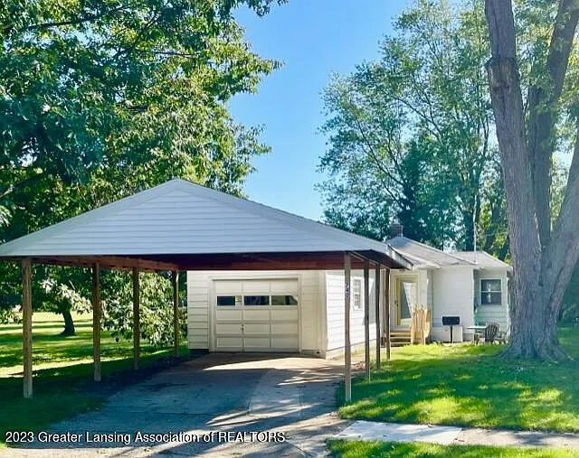 740 Emily Ave photo 1