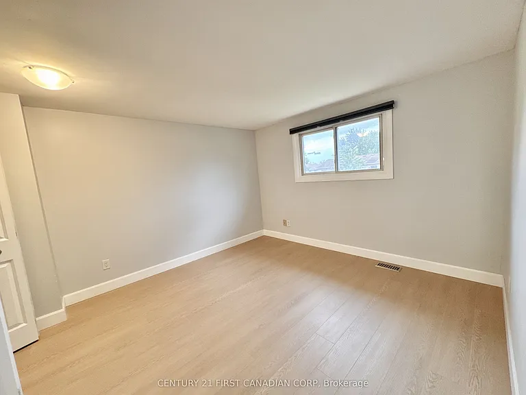 841 Jalna Blvd — Photo 13