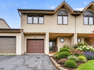 10 Hemlock Ct, Raritan Twp., NJ 08822