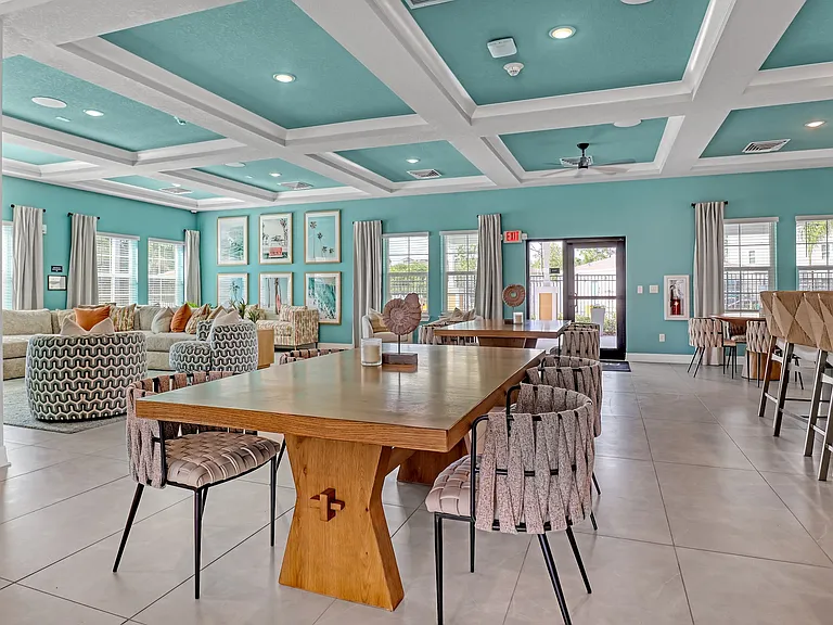 Palm Breeze Apartments — Photo 43