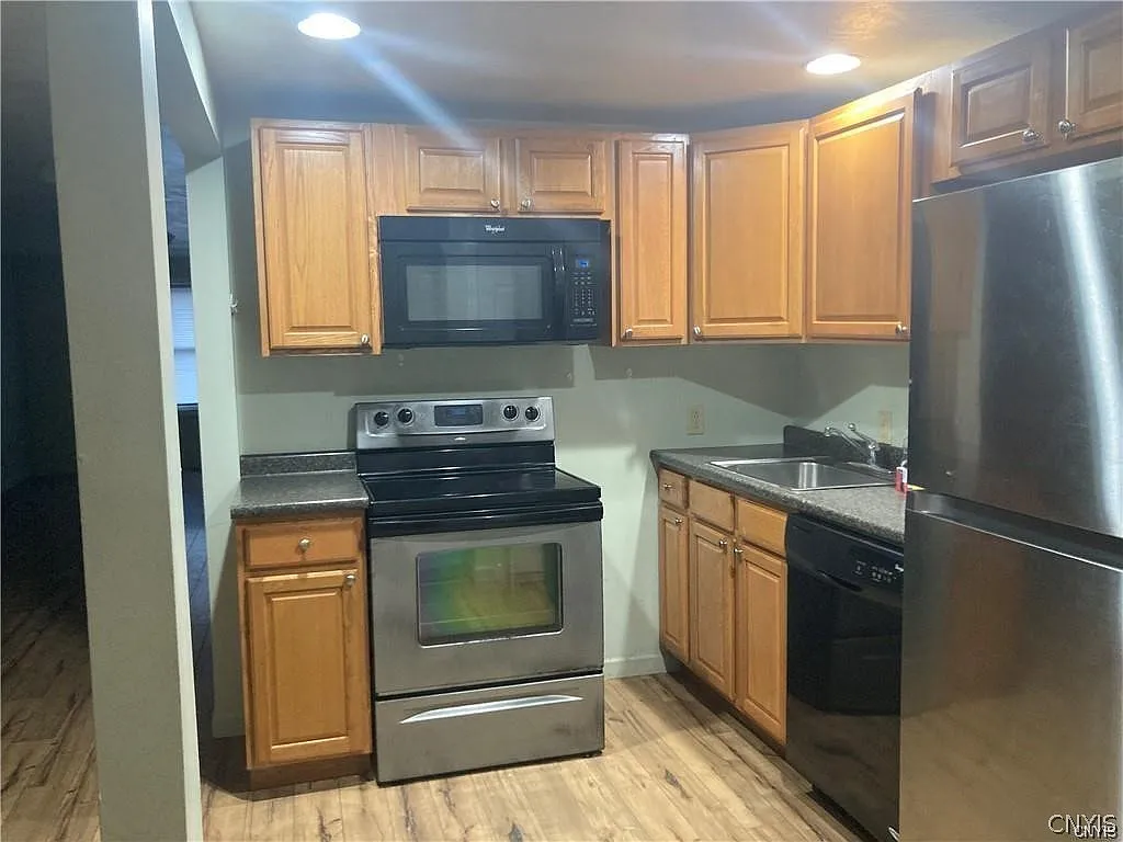 2 bed, 1.0 bath, 851 sqft, $1,150 — Photo 2