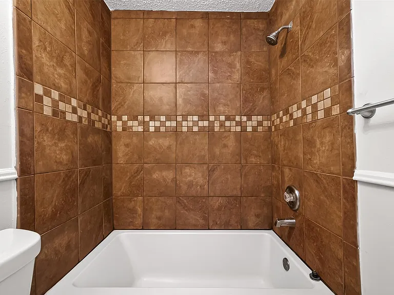 10602 Longmont Dr — Photo 35