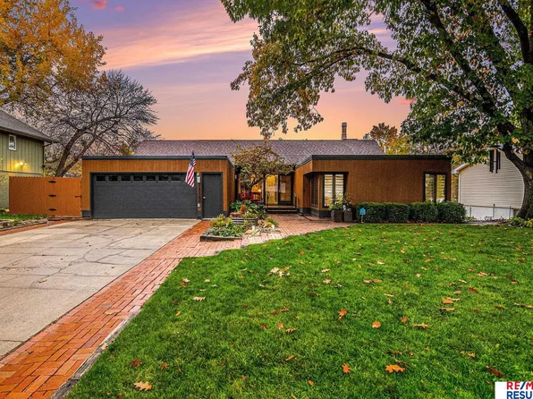12324 Deer Hollow Dr, Omaha, NE 68154