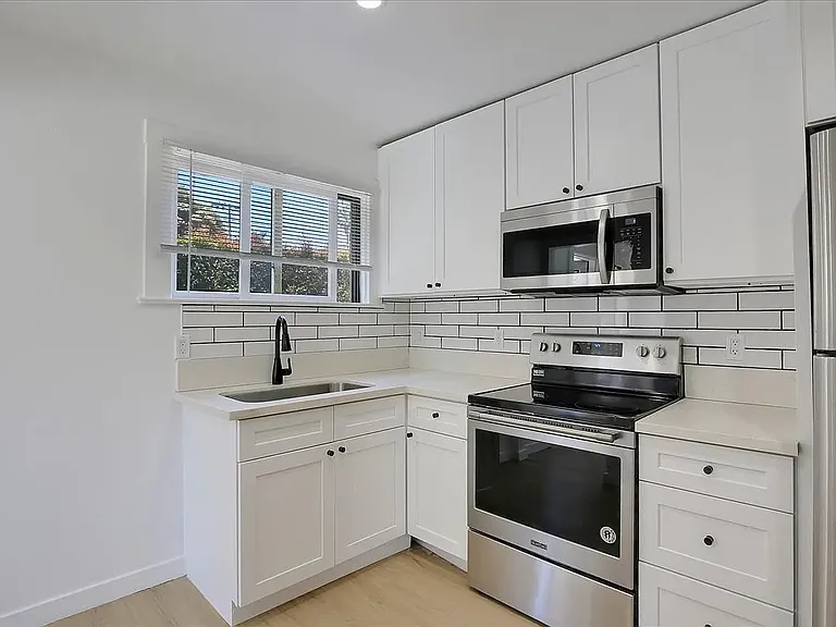 102 S Voluntario St #B — Photo 6