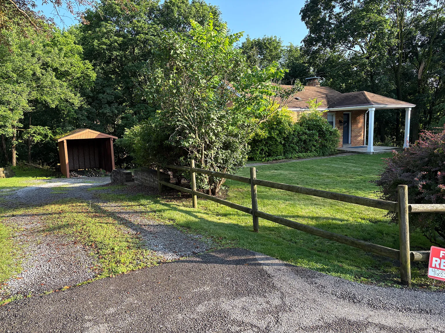 118 Elizabeth Ln — Photo 3