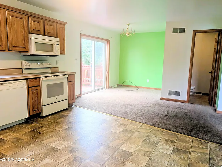 1011 N Old Trl — Photo 4