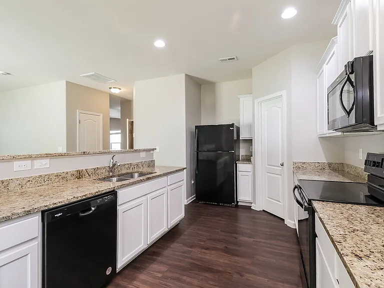 1521 Waylon Ave — Photo 10