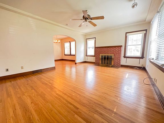 2nd image of 2606 Sunset Ave