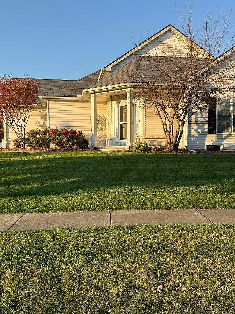 3 bed, 3.0 bath, 2171 sqft, $2,450 — Photo 4