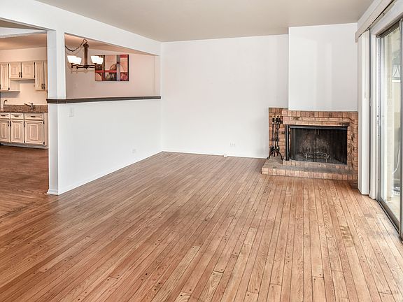 3rd image of 646 Dauphine Ct Unit C