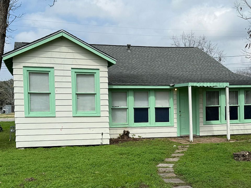 2nd image of 1101 E Brazos St