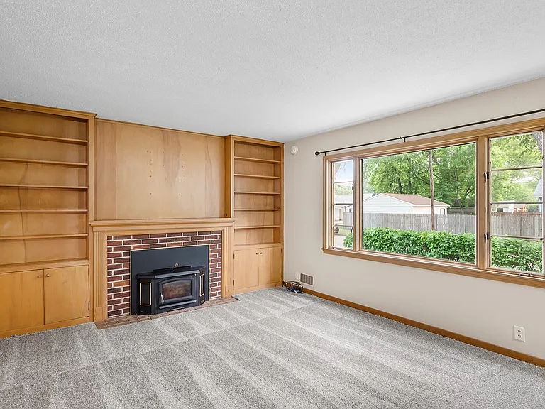 5. 324 N 22nd St - Living Room