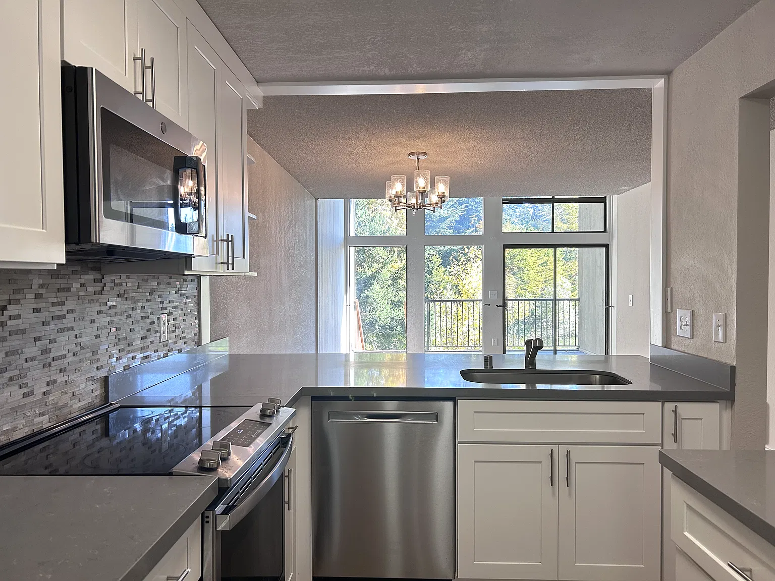 2 bed, 1048 sqft, $3,150 — Photo 1