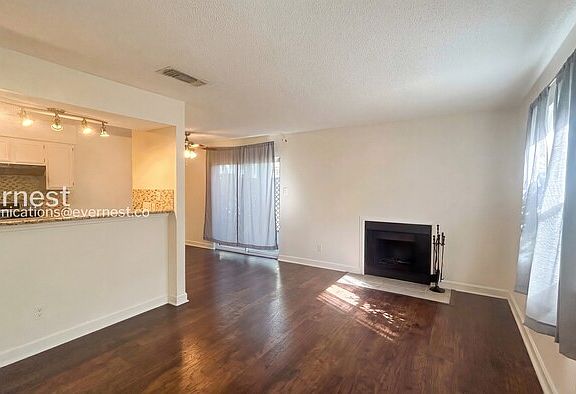 4th image of 900 Taulbee Ln APT 106
