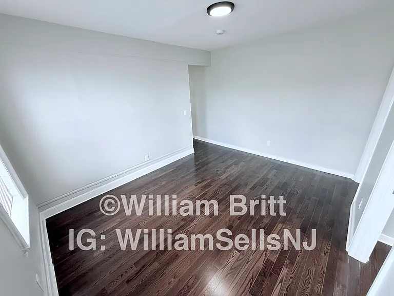 9 Bentley Ave #15 — Photo 16