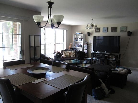 3rd image of 761 Grosse Pointe Cir