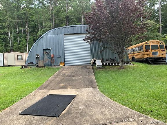3rd image of 15765 Cardinal Dr