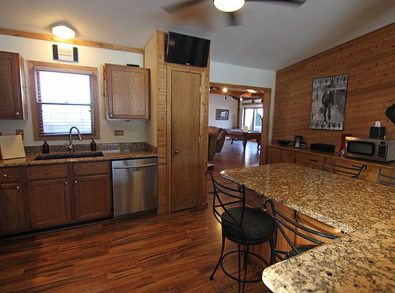 2nd image of 1105 N Hickory Ter