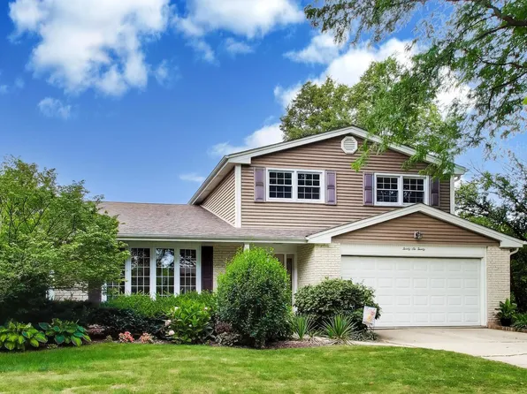 2620 N Phelps Ave, Arlington Heights, IL 60004