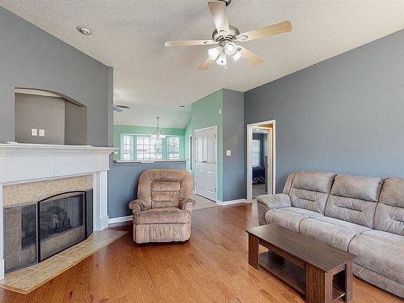 5th image of 240 Mossy Springs Dr