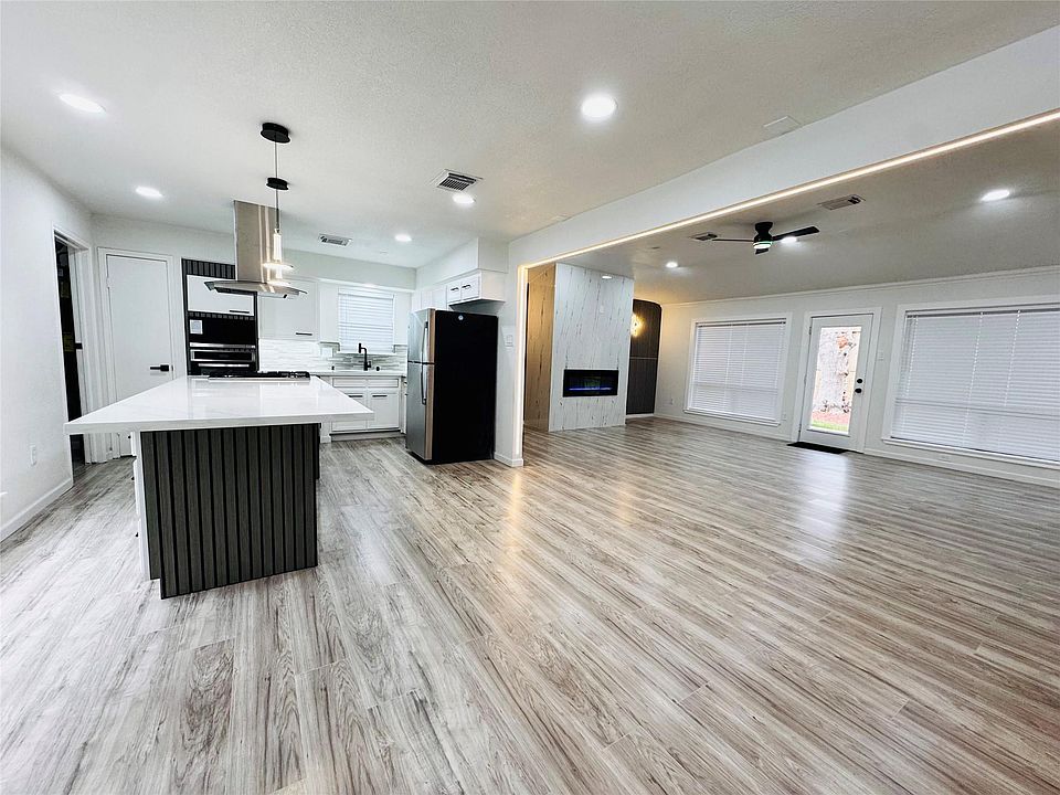1st image of 2326 Briarview Dr
