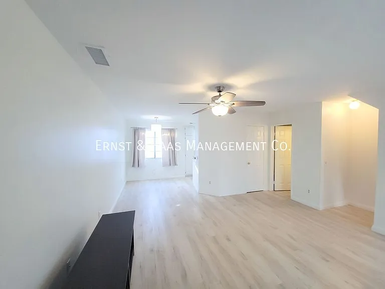 111 W Spring St #E — Photo 8