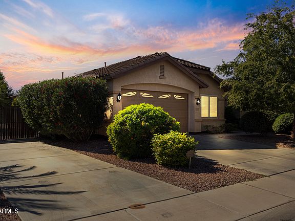 3rd image of 44545 W VINEYARD Street