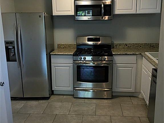 3rd image of 16607 Parkridge Ct
