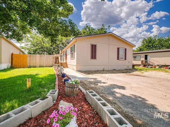 100 NW 16th St Trailer 33, Fruitland, ID 83619