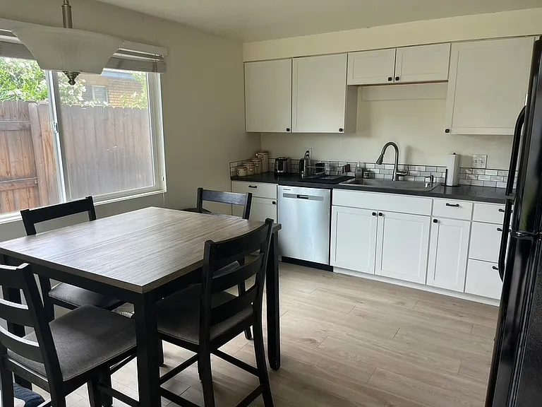 1000 & 1002 N Clover Dr — Photo 4