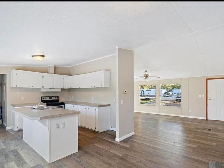 9853 Springfield Rd — Photo 3