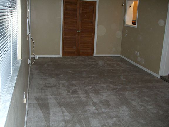 Bonus room with seperate Laundry area.